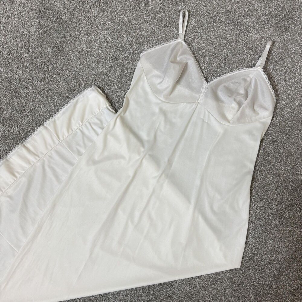 Vintage Vanity Fair Slip Womens 36 LL White Nylon Maxi Lingerie 80s Dainty Sexy